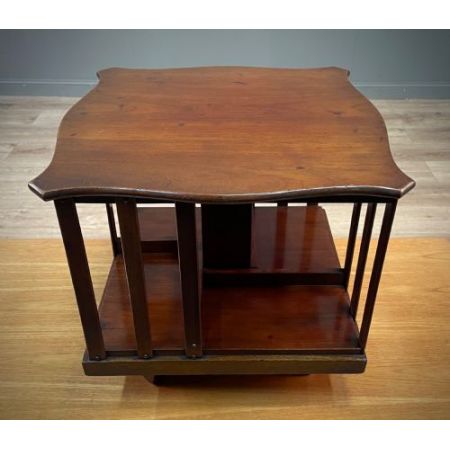 Kleines antikes Mahagoni Bücherregal aus dem frühen 20. Jahrhundert