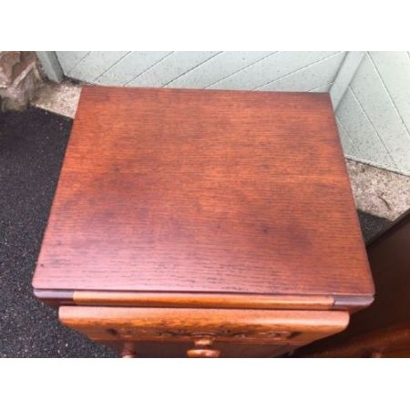 Antikes Paar   ART DECO Nachttische aus Eichenholz