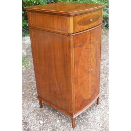 Schmaler antiker Inlaid Schrank aus Mahagoni