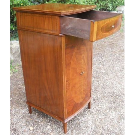 Schmaler antiker Inlaid Schrank aus Mahagoni