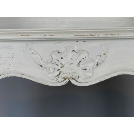 Antiker Nachttisch aus Massivholz lackiert