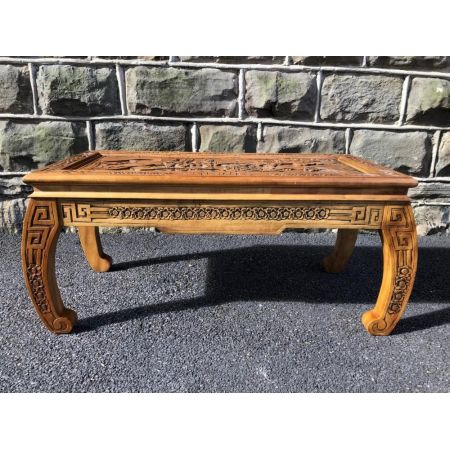 Antiker orientalischer Couchtisch