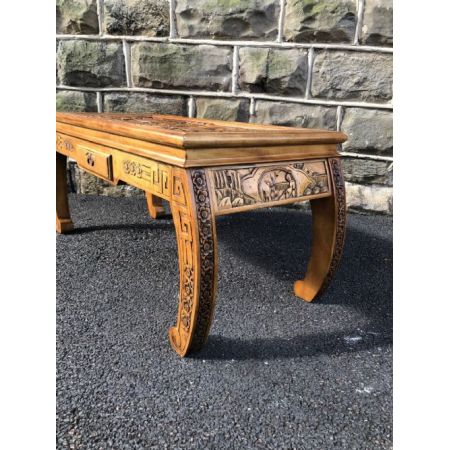 Antiker orientalischer Couchtisch