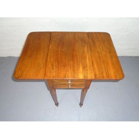 Antiker Arbeitstisch aus Mahagoni