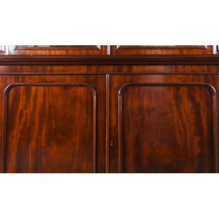 Antiker Breakfront Bücherschrank aus Flame Mahagoni