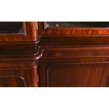 Antiker Breakfront Bücherschrank aus Flame Mahagoni