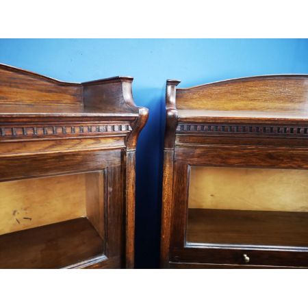 Antikes Paar Eichenholz Bücherschränke im Globe Wernicke Stil