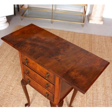 Kleine antike Kommode aus Walnussholz