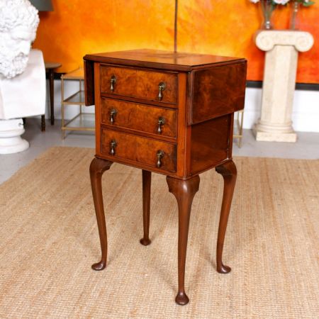 Kleine antike Kommode aus Walnussholz