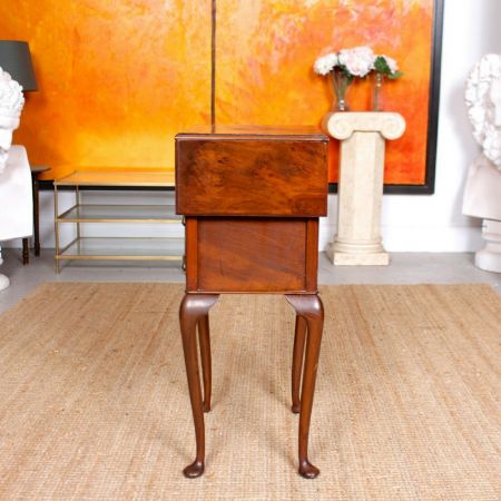 Kleine antike Kommode aus Walnussholz