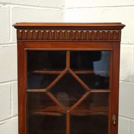 Antiker verglaster Musikschrank von ca 1900 aus Mahagoni