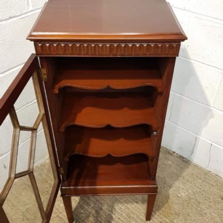 Antiker verglaster Musikschrank von ca 1900 aus Mahagoni