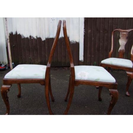 Antikes Set mit sechs Esszimmerstühlen aus Walnussholz
