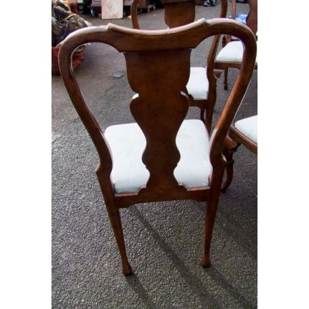 Antikes Set mit sechs Esszimmerstühlen aus Walnussholz