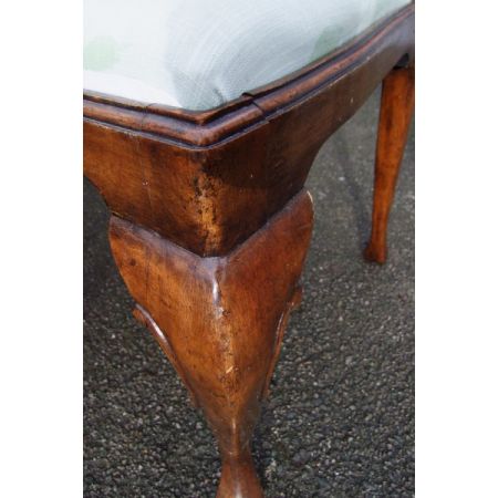 Antikes Set mit sechs Esszimmerstühlen aus Walnussholz