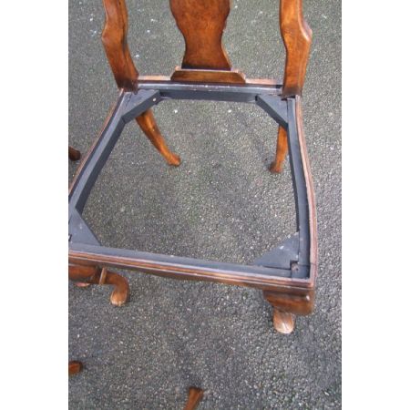 Antikes Set mit sechs Esszimmerstühlen aus Walnussholz