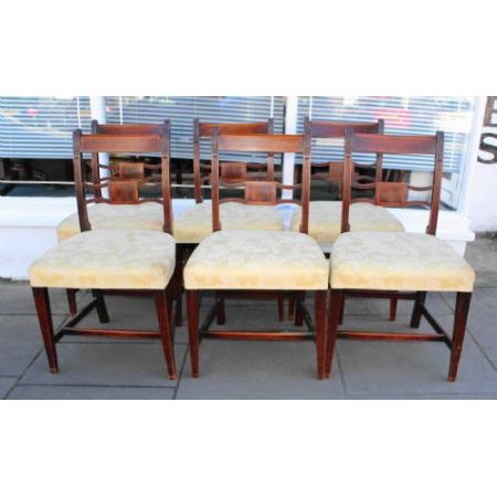 Set mit sechs Stühlen aus Mahagoni