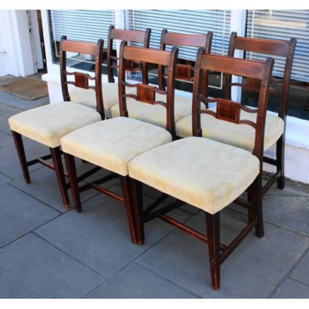 Set mit sechs Stühlen aus Mahagoni