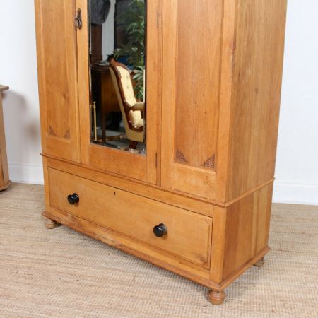 Antike Arts & Crafts Gaderobe aus Eichenholz 