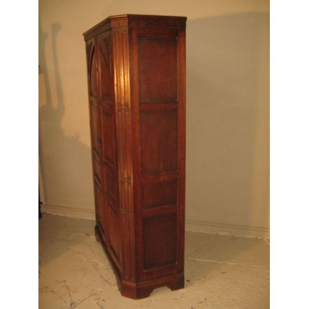 Antiker zweitüriger Kleiderschrank aus Eichenholz