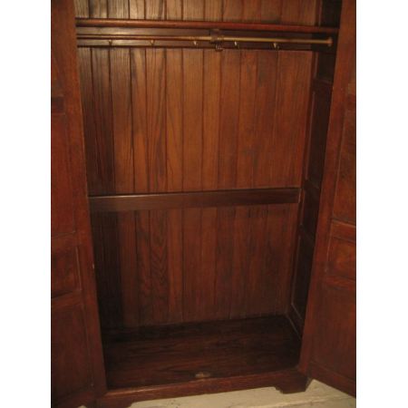 Antiker zweitüriger Kleiderschrank aus Eichenholz