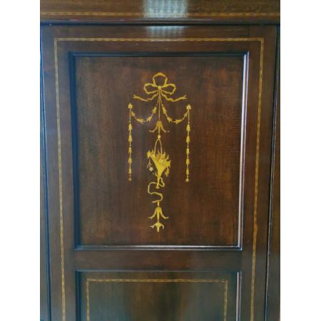 Antike Gaderobe aus massivem Flame Mahagoni