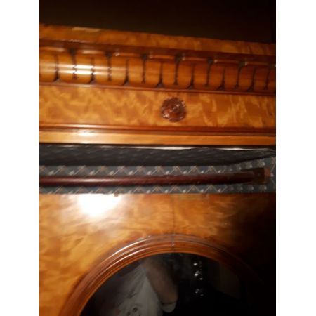 Antike Gaderobe aus Satin Brikenholz 