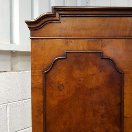 Antike Doppelgarderobe aus Nussbaumholz von 1920