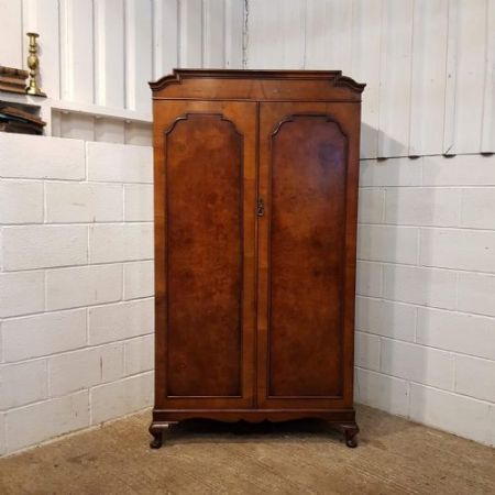 Antike Doppelgarderobe aus Nussbaumholz von 1920