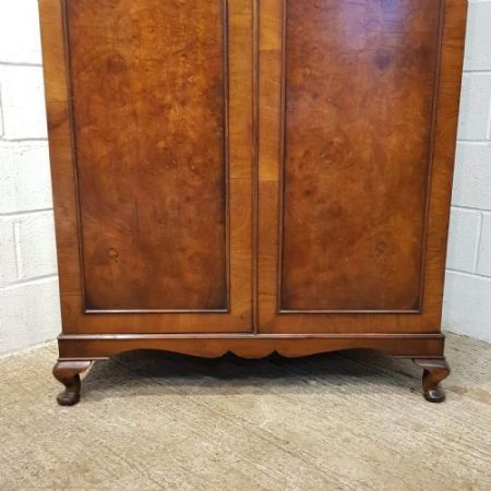 Antike Doppelgarderobe aus Nussbaumholz von 1920