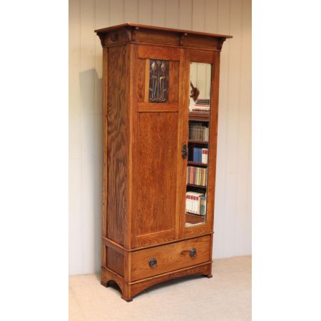 Kleiner Arts & Crafts Kleiderschrank aus Eichenholz