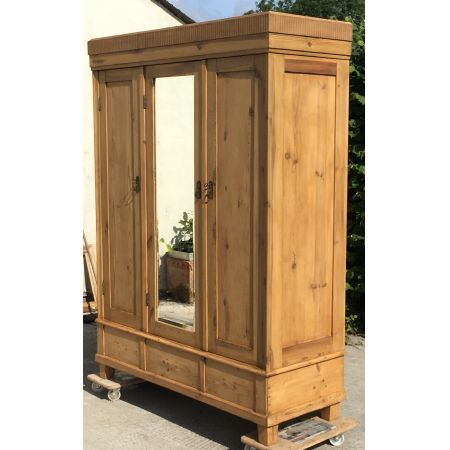 Antiker großer Kleiderschrank aus Kiefernholz