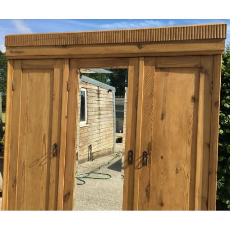 Antiker großer Kleiderschrank aus Kiefernholz