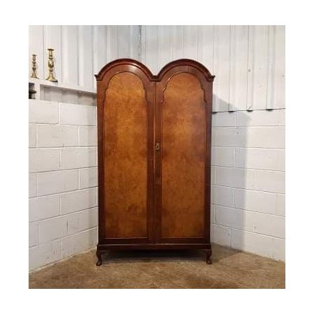 Antike Doppelgaderobe aus Walnussholz um 1920