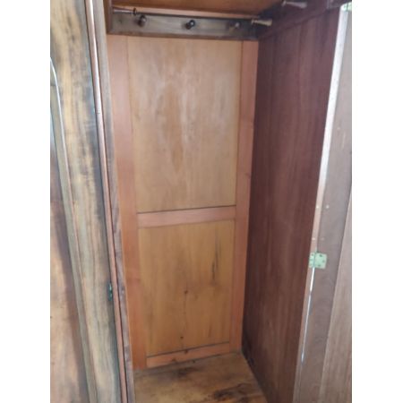 Antiker Kleiderschrank aus Mahagoni 