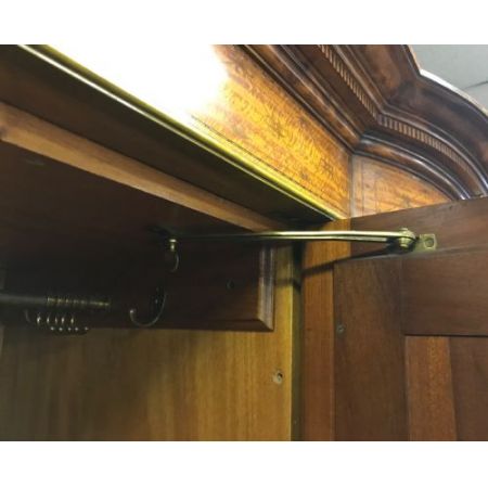 Antike Inlaid Gaderobe aus Satinholz