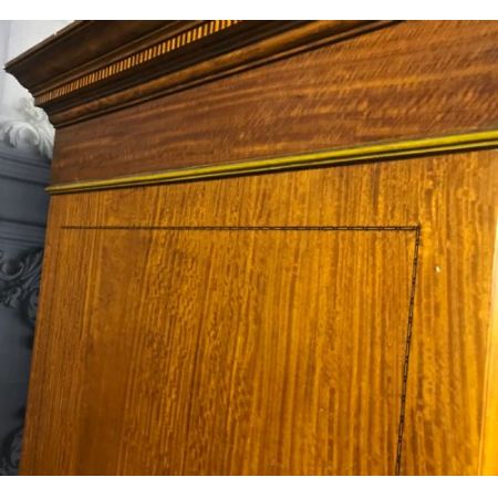 Antike Inlaid Gaderobe aus Satinholz