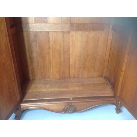 Antiker französischer Kleiderschrank aus Mahagoni