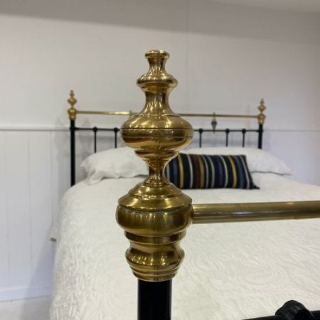 Antikes Kingsize-Bett aus Messing und Eisen