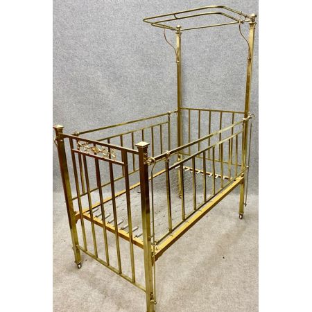 Antikes Kinderbett aus poliertem Messing um 1910