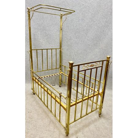 Antikes Kinderbett aus poliertem Messing um 1910