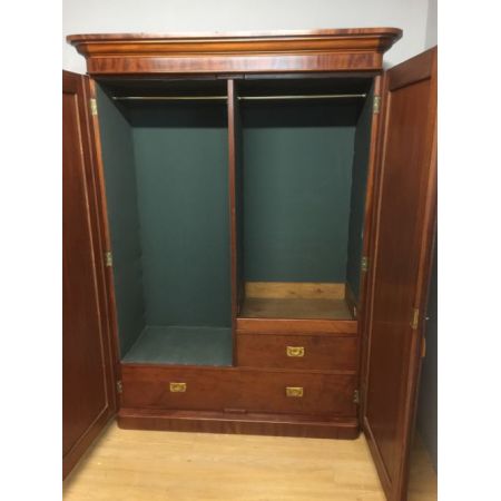 Antiker zweitürige Flame Mahagoni Kleiderschrank 