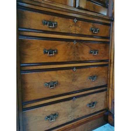 Antiker dreifacher Kleiderschrank aus der viktorianischen Epoche