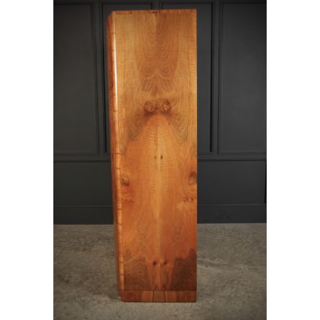 Antiker gemusterter Kleiderschrank aus Nussbaumholz 