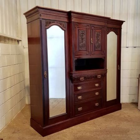 Antiker Breakfront Gaderobe aus Mahagoni