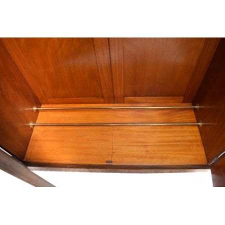 Antiker Art Deco Kleiderschrank aus hellem Vogelaugenahorn um 1930