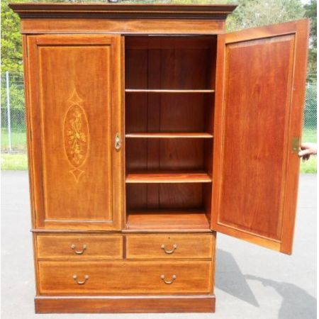 Antiker zweitüriger Inlaid Kleiderschrank mit Intarsien aus Mahagoni