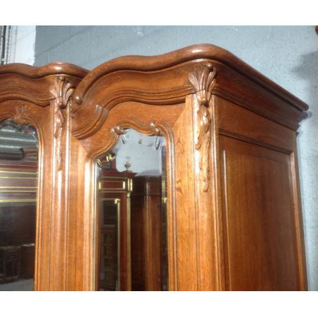 Antiker geschnitzter Kleiderschrank aus Eichenholz um 1920