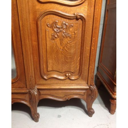 Antiker geschnitzter Kleiderschrank aus Eichenholz um 1920