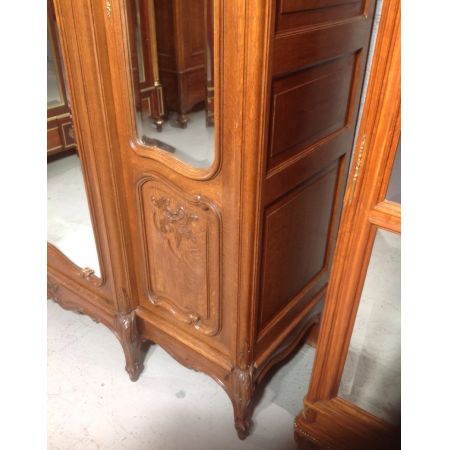 Antiker geschnitzter Kleiderschrank aus Eichenholz um 1920